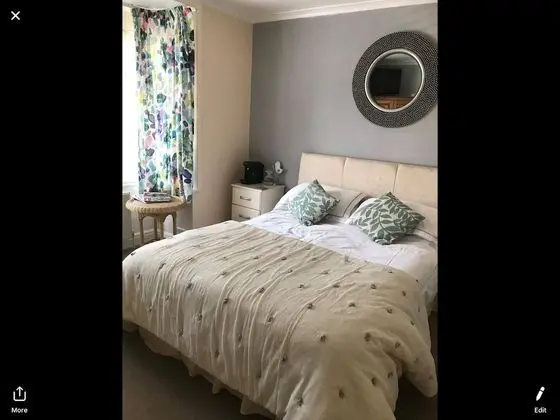 Premium Tek Büyük Yataklı Oda (Ensuite )