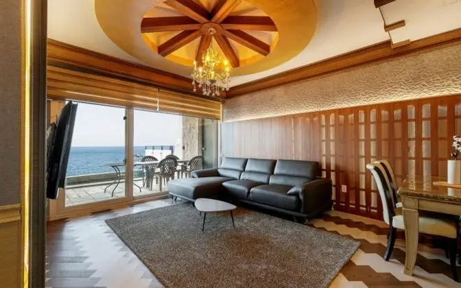 Oda (Pine Tree 1 (Ocean View))