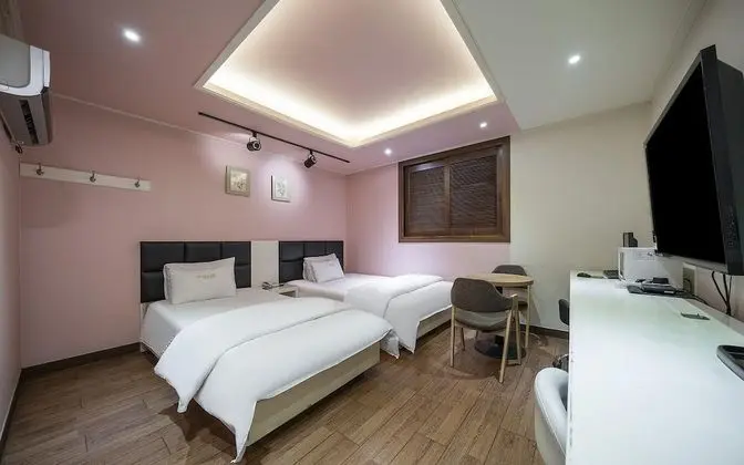 Oda (Business-Twin (Netflix/Single Beds/As)