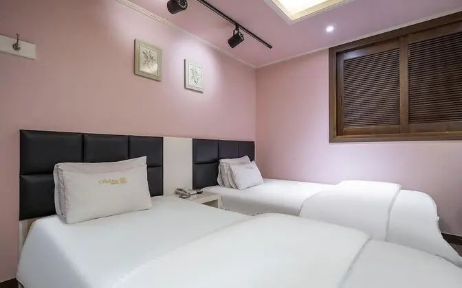 Oda (Business-Twin (Netflix/Single Beds/As)