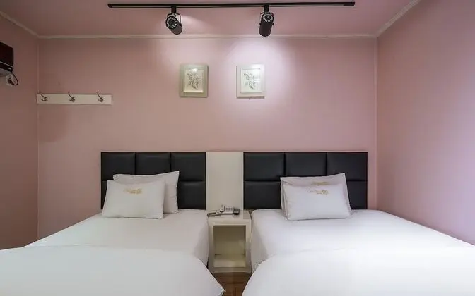 Oda (Business-Twin (Netflix/Single Beds/As)