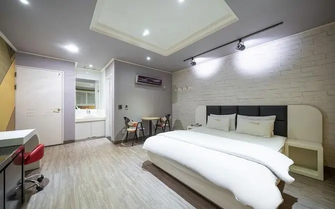 Oda (Standard(Netflix/Double/Ask Reception)