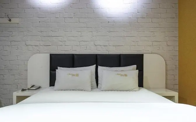 Oda (Standard(Netflix/Double/Ask Reception)