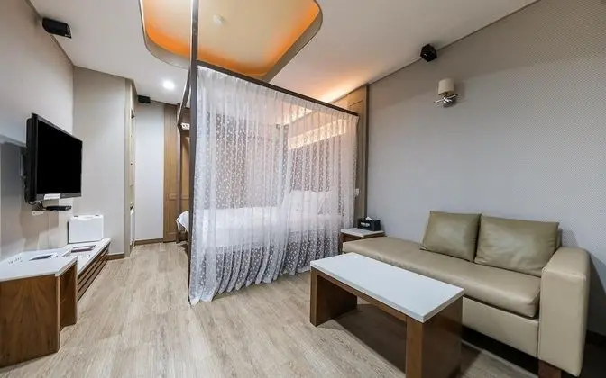 Oda (Deluxe Room A *2PC* (Netflix availabl)