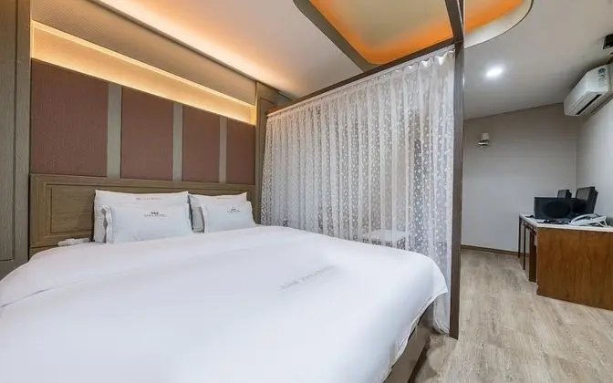 Oda (Deluxe Room A *2PC* (Netflix availabl)