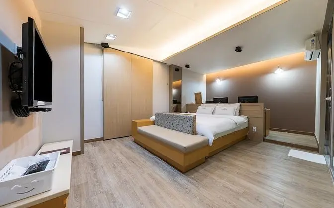 Oda (Deluxe Room A *2PC* (Netflix availabl)