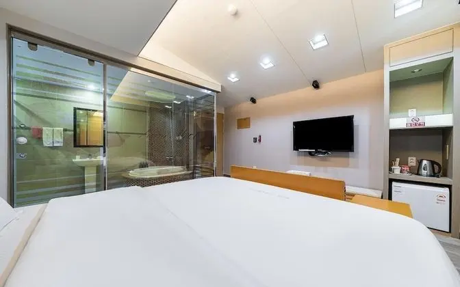 Oda (Deluxe Room A *2PC* (Netflix availabl)