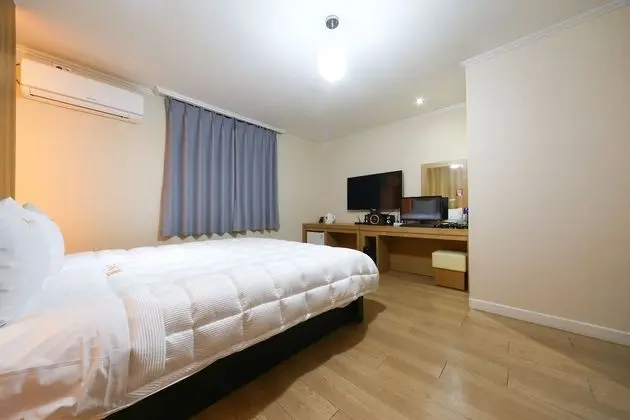 Premium Tek Büyük Yataklı Oda