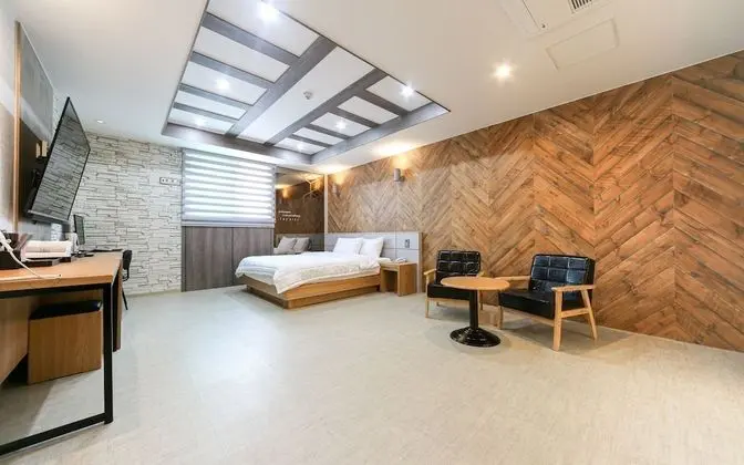 Oda (Deluxe rooms (net-flix available / 65)