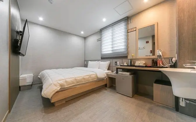 Oda (Mini Room (No Parking Netflix Availab)