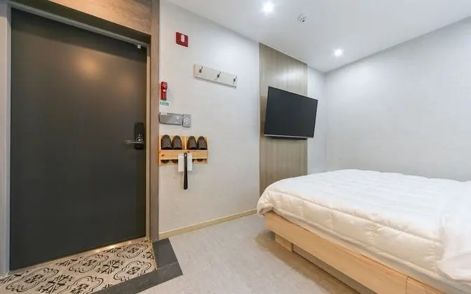 Oda (Mini Room (No Parking Netflix Availab)