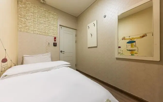 Oda (Mini Room for 1 person (only 1 person)