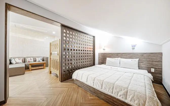 Oda (Deluxe Room (Super King + Wooden Bunk)