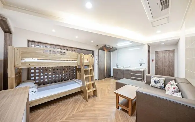 Oda (Deluxe Room (Super King + Wooden Bunk)