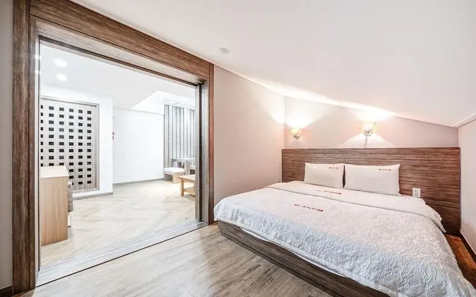 Oda (Family Room A (two-room type Netflix )