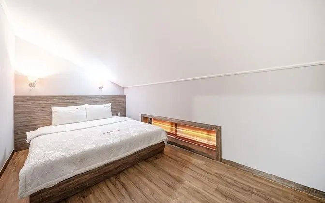 Oda (Family Room A (two-room type Netflix )