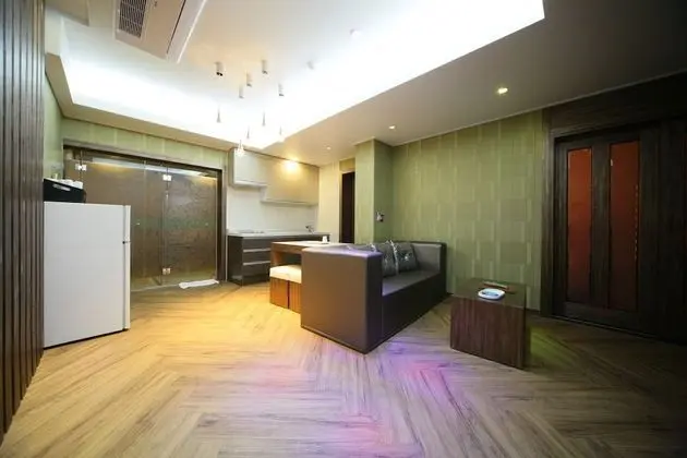 Oda (Family Room A (two-room type Netflix )