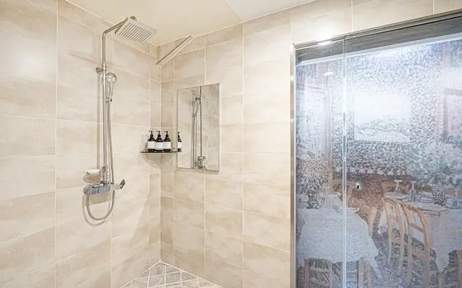 Oda (Family Room B (two-room type Netflix )