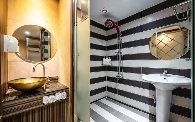 Oda (Deluxe (net-flix available/two-person)