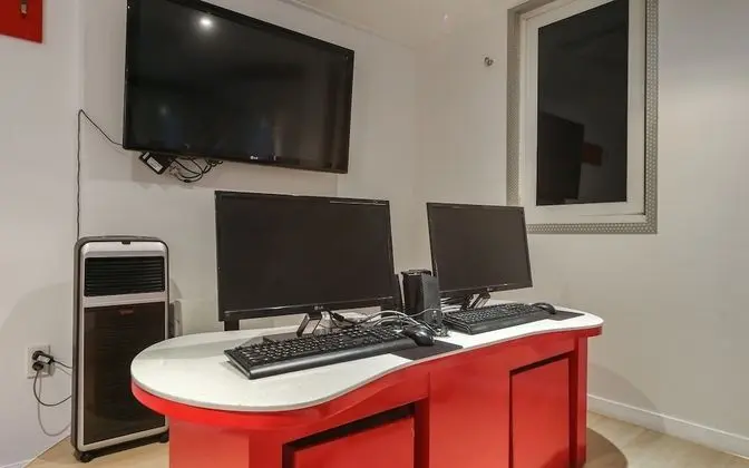 Oda (Skyview-Pre mium (netflix available/s)