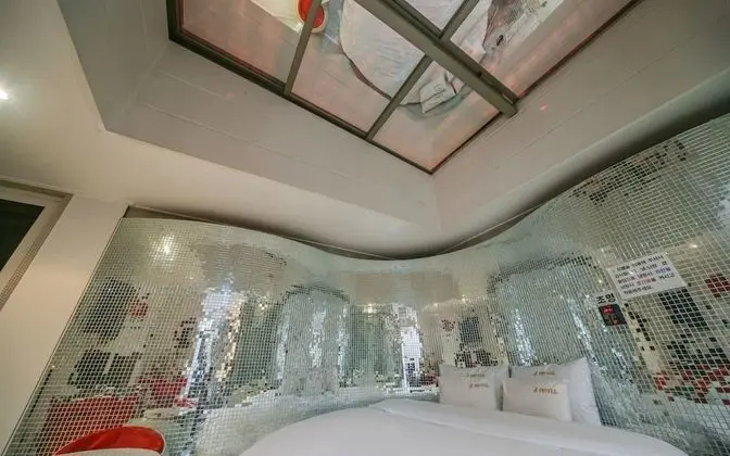 Oda (Skyview-Pre mium (netflix available/s)