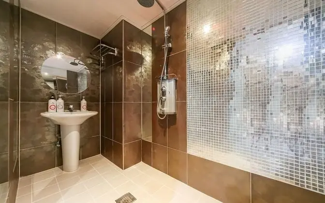 Oda (Skyview-Pre mium (netflix available/s)