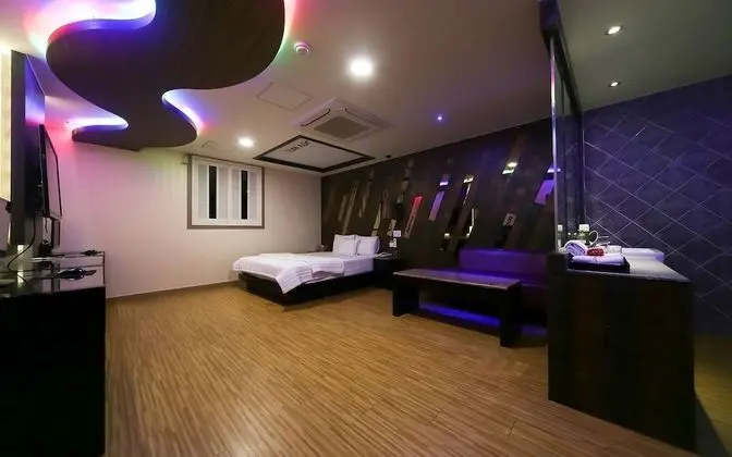 Oda (Special room-sky opening room/air pur)