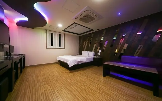 Oda (Special room-sky opening room/air pur)