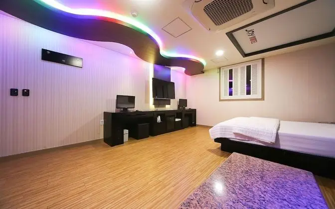 Oda (Special room-sky opening room/air pur)
