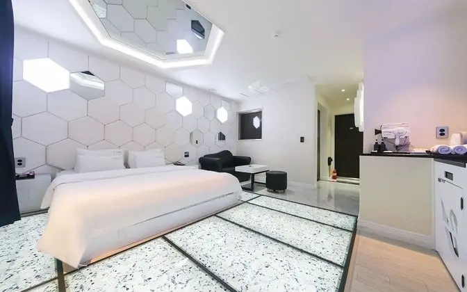 Oda (SUITE (Luxury interior) (Netflix avai)
