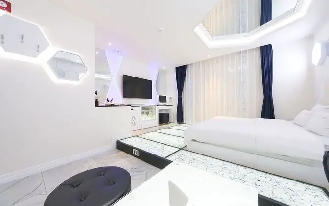Oda (SUITE (Luxury interior) (Netflix avai)