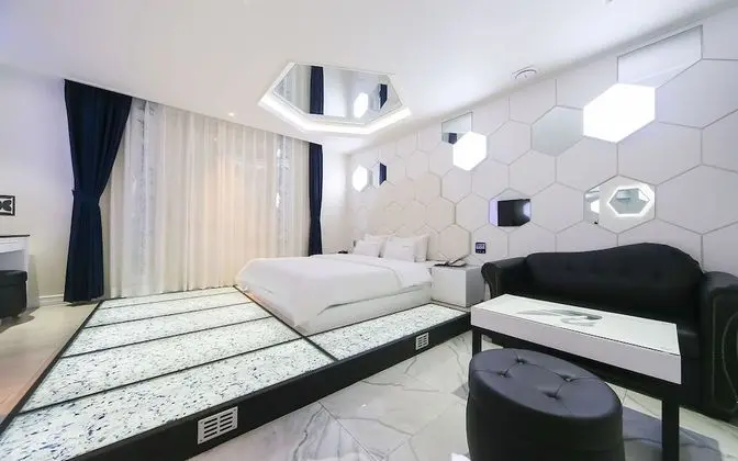 Oda (SUITE (Luxury interior) (Netflix avai)