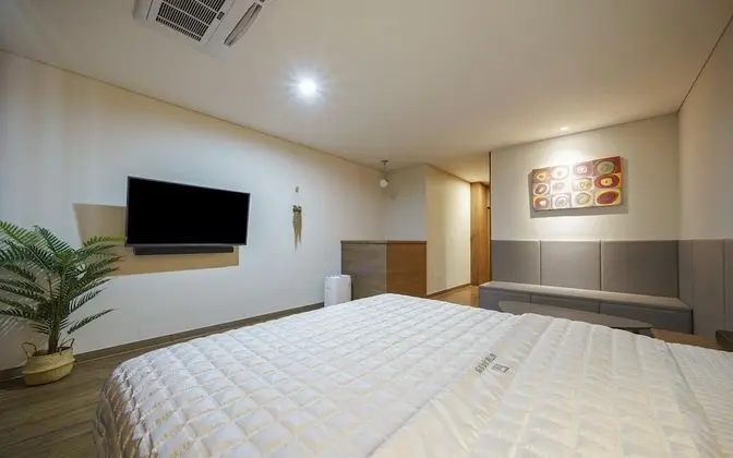 Oda (Deluxe-King Bed & Exclusive Parking L)