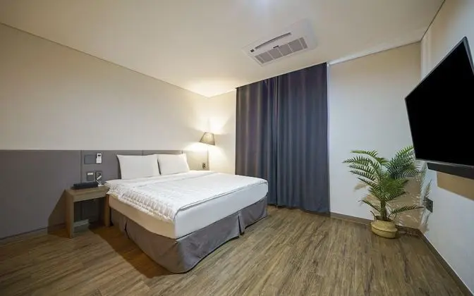 Oda (Deluxe-King Bed & Exclusive Parking L)