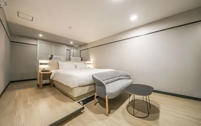 Oda (Premium Gaming Room - 2PC (CESCO Prev)