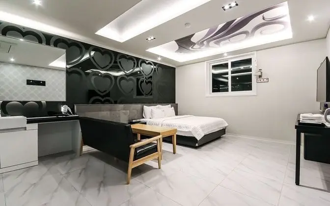 Oda (Suite-Bathtub (Spacious room/System a)