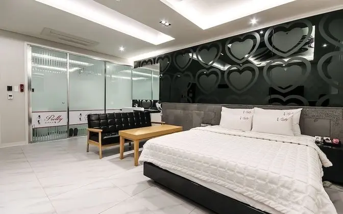 Oda (Suite-Bathtub (Spacious room/System a)