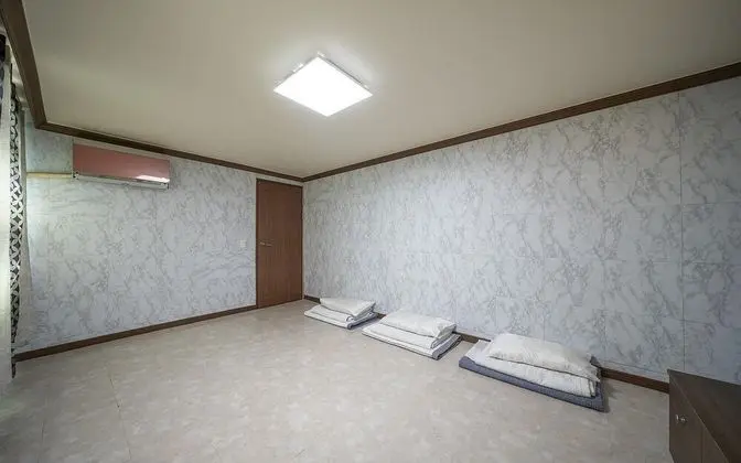 Oda (Ondol-4-person room (Netflix availabl)