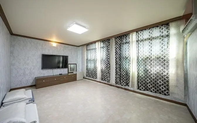 Oda (Ondol-4-person room (Netflix availabl)