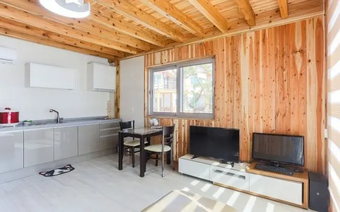 Oda (No 101 (two rooms))