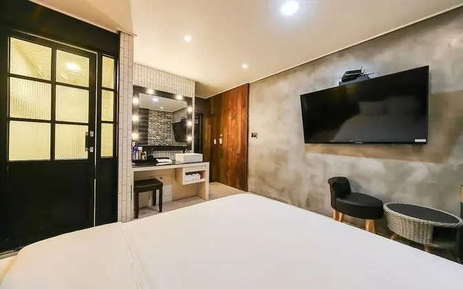 Oda (Deluxe (Netflix viewing possible-PC i)