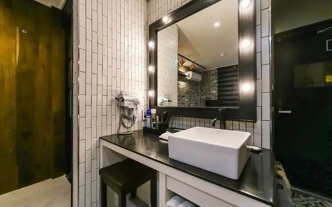 Oda (Deluxe (Netflix viewing possible-PC i)