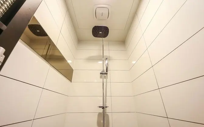 Oda (Deluxe (Netflix viewing possible-PC i)