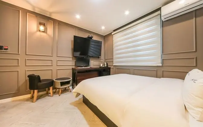 Oda (Deluxe (Netflix viewing possible-PC i)