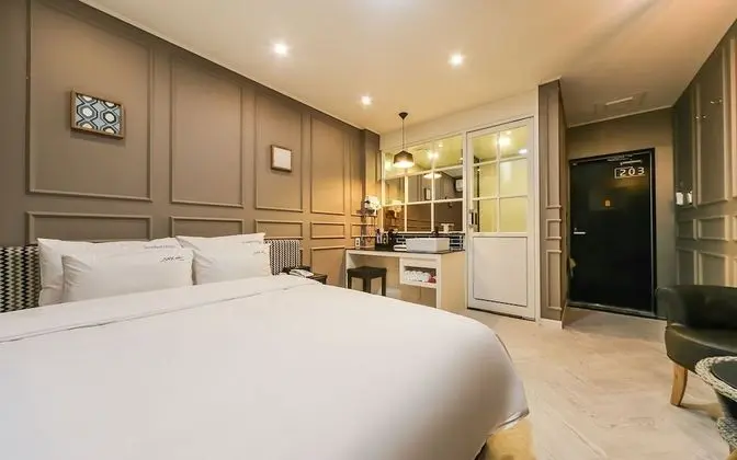 Oda (Deluxe (Netflix viewing possible-PC i)