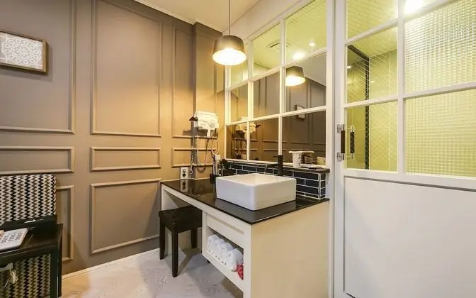 Oda (Deluxe (Netflix viewing possible-PC i)