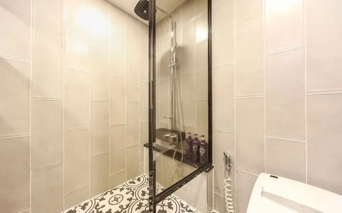 Oda (Deluxe (Netflix viewing possible-PC i)