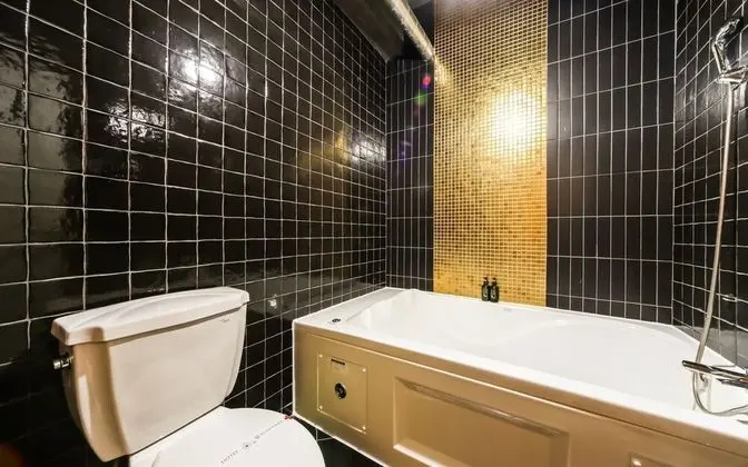 Oda (Deluxe Boutique Double (Netflix avail)