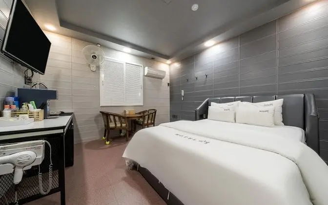 Oda (Standard (Netflix available hard PC b)