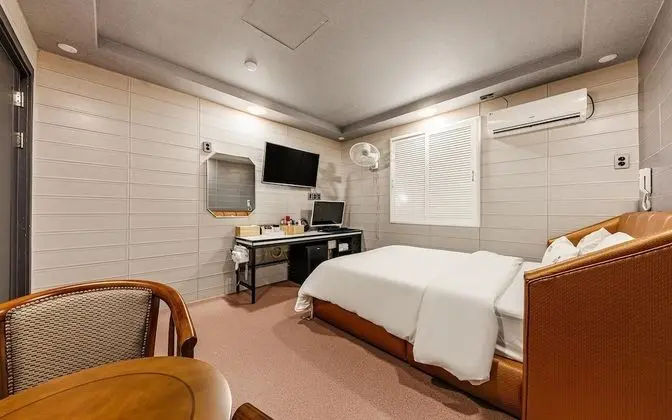 Oda (Standard (Netflix available hard PC b)